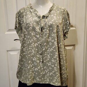 Buffalo David Bitton summery top w-lace detail on the sleeve & keyhole tie neck